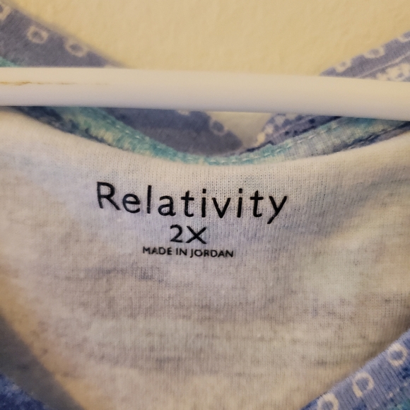 Multi-colored top - Picture 2 of 2